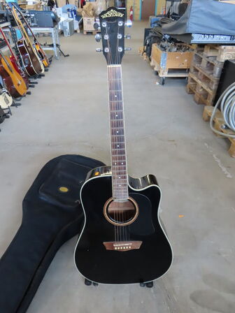 Guitar WASHBURN inkl. Stativ og taske