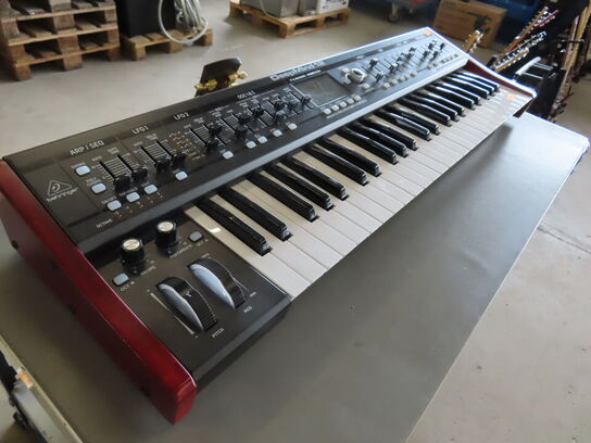 Analog Synthesizer BEHRINGER DEEPMIND 12