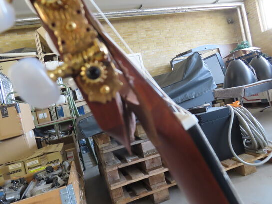 Guitar YAMAHA inkl. Stativ (bemærk standen)