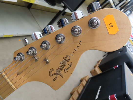 Guitar SQUIER STRAT by FENDER inkl. stativ