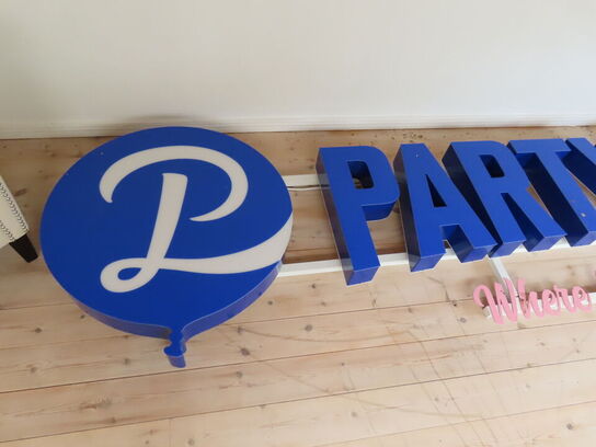 Skilt fra Partyland (3 meter langt)