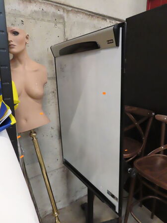 Mannequin samt whiteboard