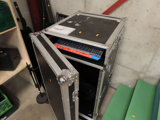 Mixerpult BEHRINGER XENUX QX2442USB samt flightcase