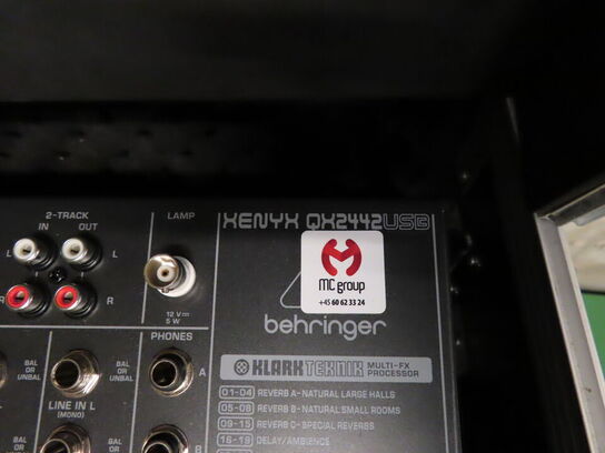 Mixerpult BEHRINGER XENUX QX2442USB samt flightcase