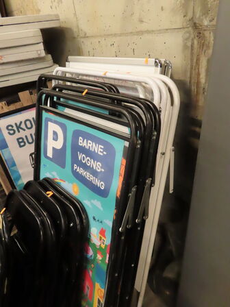 Klapstole samt skilte