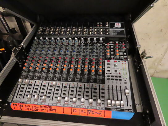 Mixerpult BEHRINGER XENUX QX2442USB samt flightcase