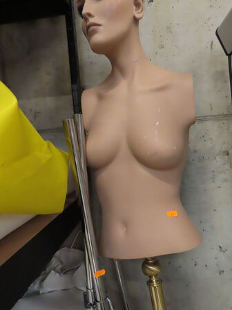 Mannequin samt whiteboard