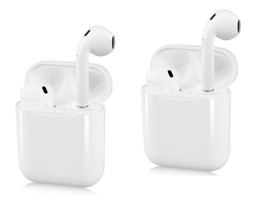 2 sæt Earbuds i hvid farve. 