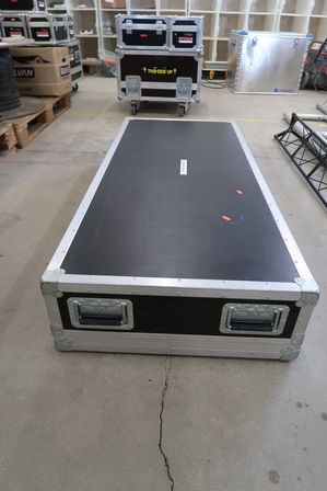 Flightcase-pult 142x63x26cm