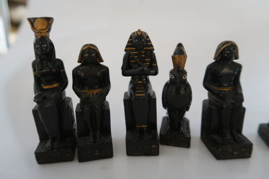 16 stk. egyptiske figurer