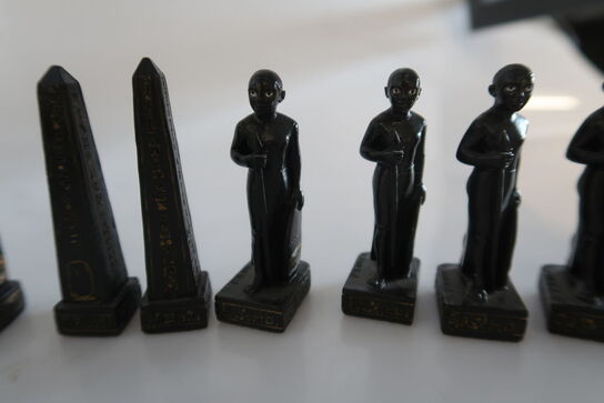 16 stk. egyptiske figurer