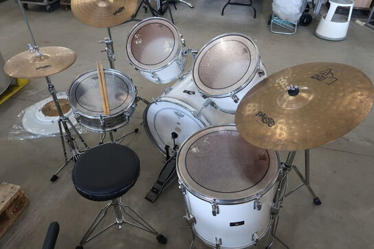 Drum Kit MAXWIN / PEARL / PAISTE