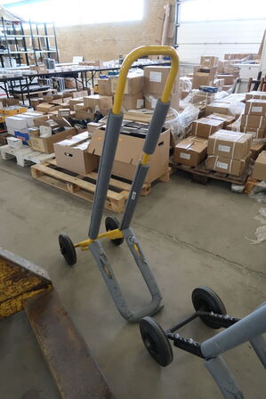 Chair trolleys, pallet lifts and plate dogs