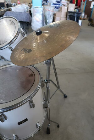 Drum Kit MAXWIN / PEARL / PAISTE