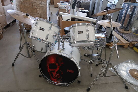 Drum Kit MAXWIN / PEARL / PAISTE