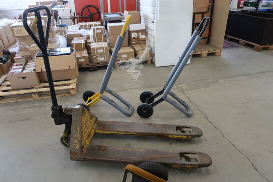 Chair trolleys, pallet lifts and plate dogs