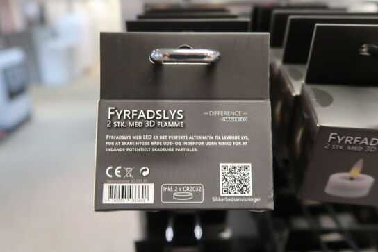 Ca. 75 pk. Fyrfadslys med 3D flamme 2stk Inkl. Batt