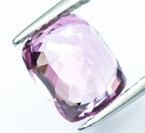 Meget sjælden, naturlig spinel 2,51 karat intens Pink/Lilla