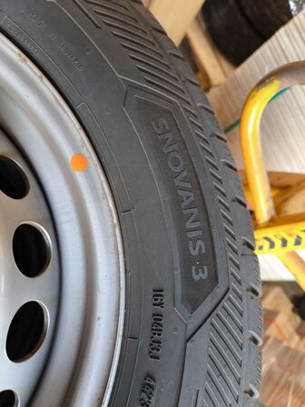 4 stk. stålfælge med BARUM Snowanis 3 vinterdæk 235/65 R 16 (se beskrivelse)