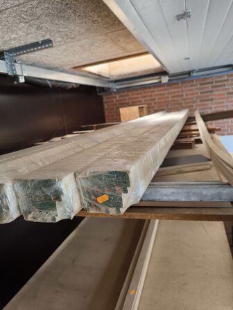 Indhold af træ på pallereol