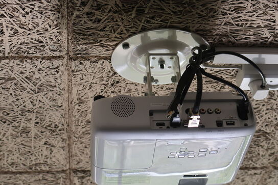 Projektor EPSON EB-fH06