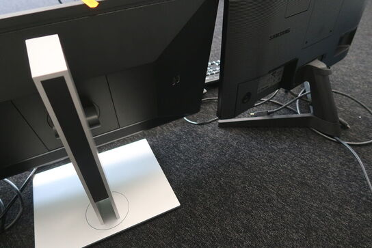 2 stk. skærme HP og SAMSUNG samt tastaturer og mus
