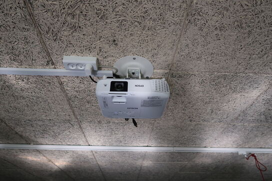 Projektor EPSON EB-fH06