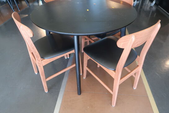 Bord og 4 stk. stole