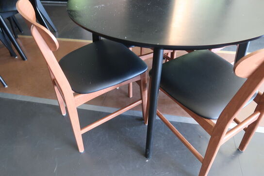 Bord og 4 stk. stole