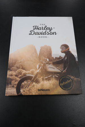 Bog "THE HARLEY DAVIDSON BOOK"