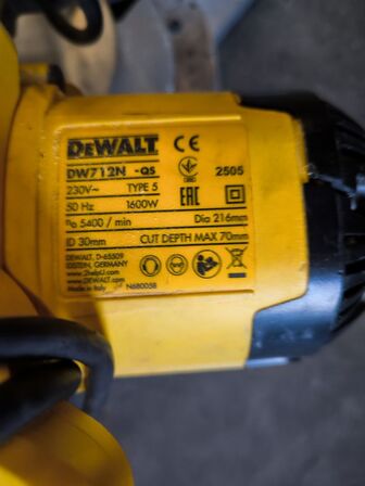 Kap/geringssav DEWALT DW712N