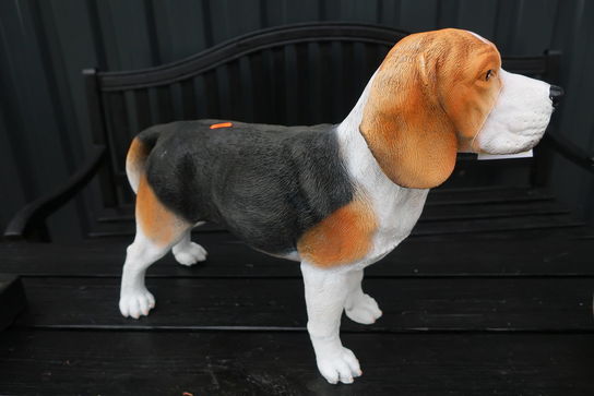 Stående Beagle H37 cm.