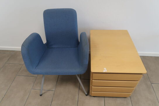 1 stk. stol og 1 stk. kontokassette