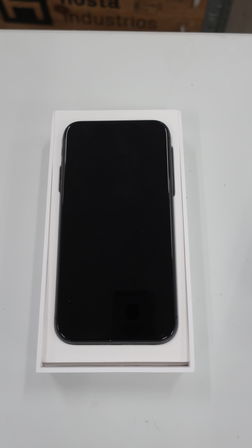 Mobiltelefon APPLE Iphone 11 Black - 64 GB