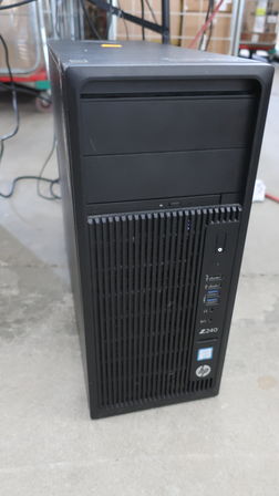 Stationær computer HP Z240 Xeon E3 - 32 GB RAM - 240 SSD - Quadro P2000