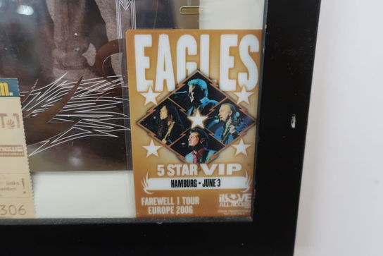 Signeret koncertprogram "Eagles - Farewell I Tour"