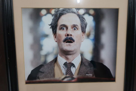 Signeret billede "John Cleese"