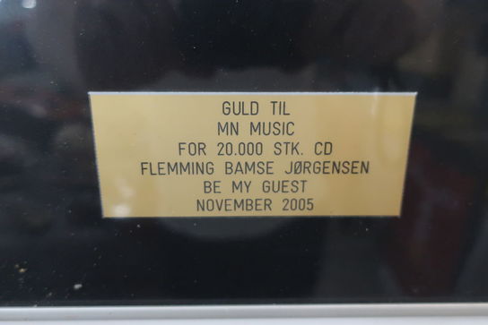 Guldplade "Be My Guest" af Flemming Bamse Jørgensen