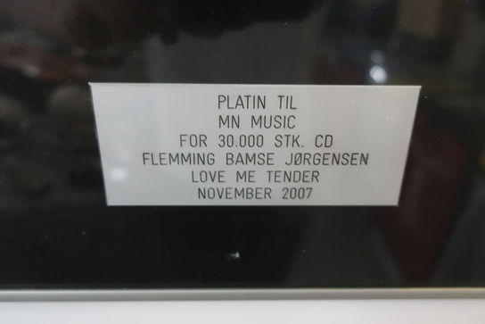 Platinplade "Love me Tender" af Flemming Bamse Jørgensen