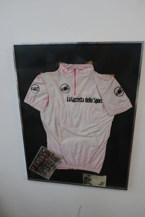 Signeret førertrøje Giro d'Italia 1985 "Bernard Hinault"