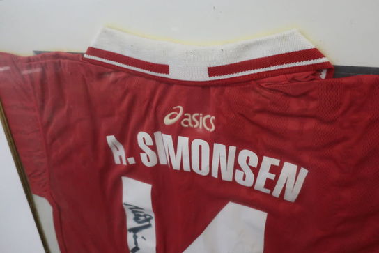 Signeret trøje "Allan Simonsen"