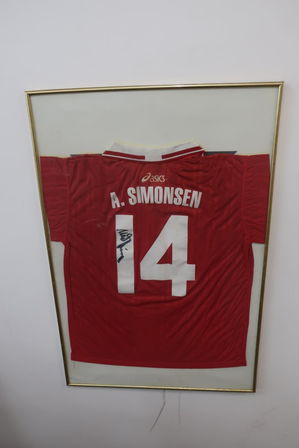 Signeret trøje "Allan Simonsen"