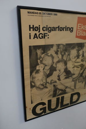 Avisforside Ekstra Bladet 1986 "Høj cigarføring i AGF"