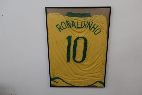 Signeret trøje "Ronaldinho"