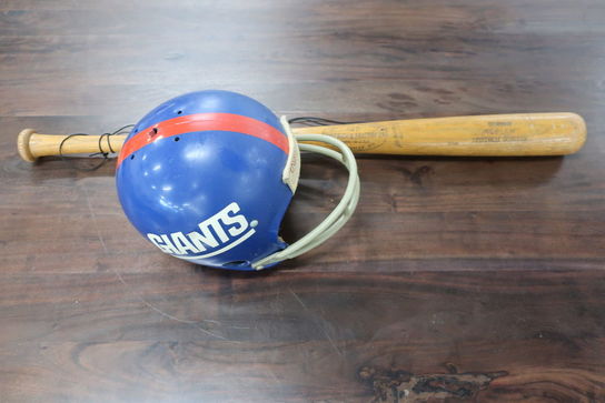 Baseball bat samt hjelm "New York Giants"