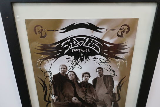 Signeret koncertprogram "Eagles - Farewell I Tour"