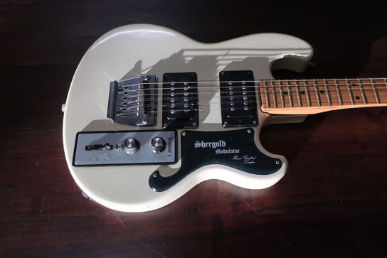 El-guitar SHERGOLD Modulator