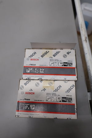 100 stk. slibepapir trekant K40-60 93 mm. BOSCH 