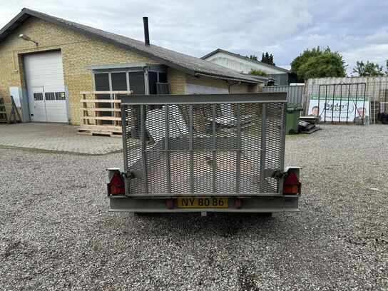 Maskintrailer, Variant 2002M1 2000 kg