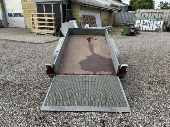 Maskintrailer, Variant 2002M1 2000 kg